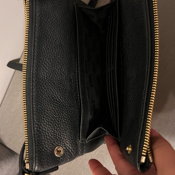 Cross over bag - Picture 2 of 2